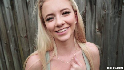 Mofos-Cute Riley Gets Seduced-HQPORNERO.COM