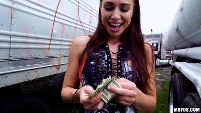 Mofos-The Smiling Beauty Gives Sex For Cash-HQPORNERO.COM