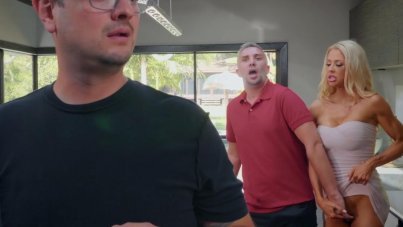 Brazzers-Courtney Lends A Helping Hand-HQPORNERO.COM