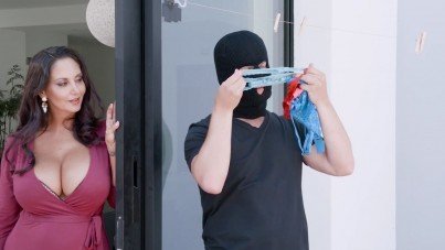 Brazzers-Mom's Panty Bandit-HQPORNERO.COM