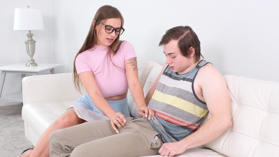 YoungerMommy-Trying To Focus My One Track Mind-HQPORNERO.COM